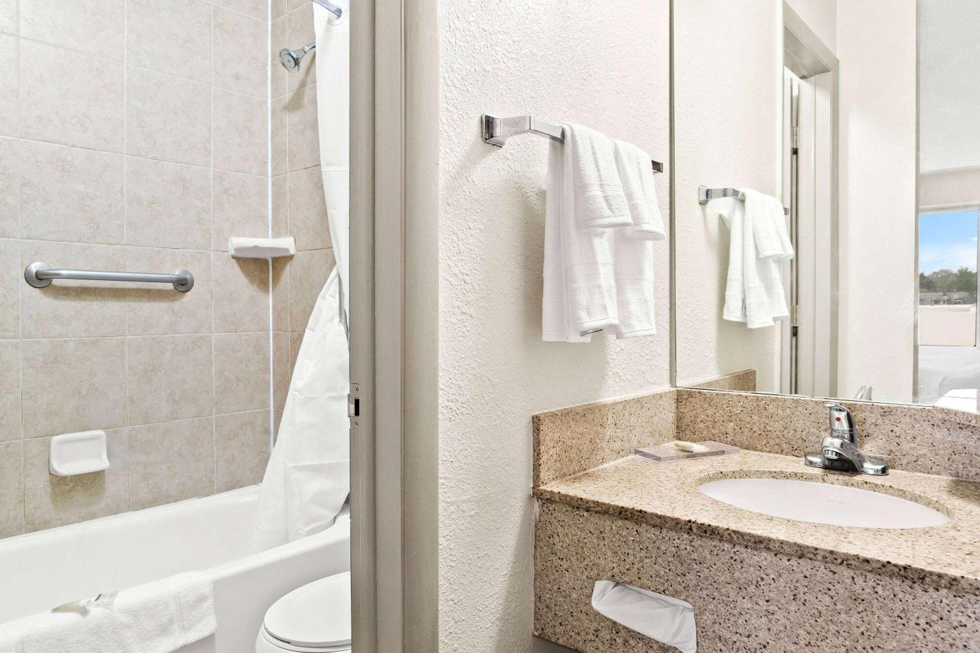 Days Inn & Suites By Wyndham Warren Buitenkant foto