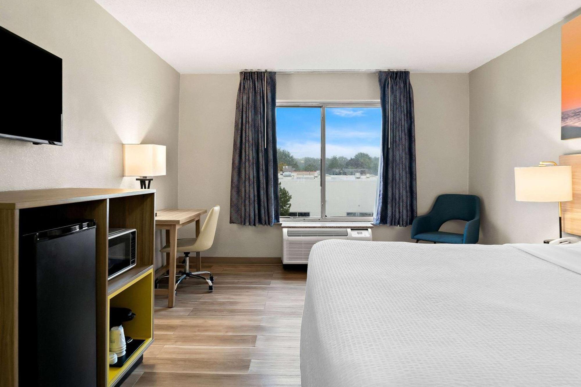 Days Inn & Suites By Wyndham Warren Buitenkant foto